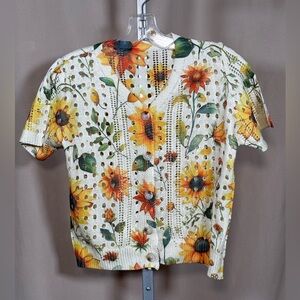 NWOT Sunflower Print Cream Cropped Short Sleeve Knit P2P 21-22”